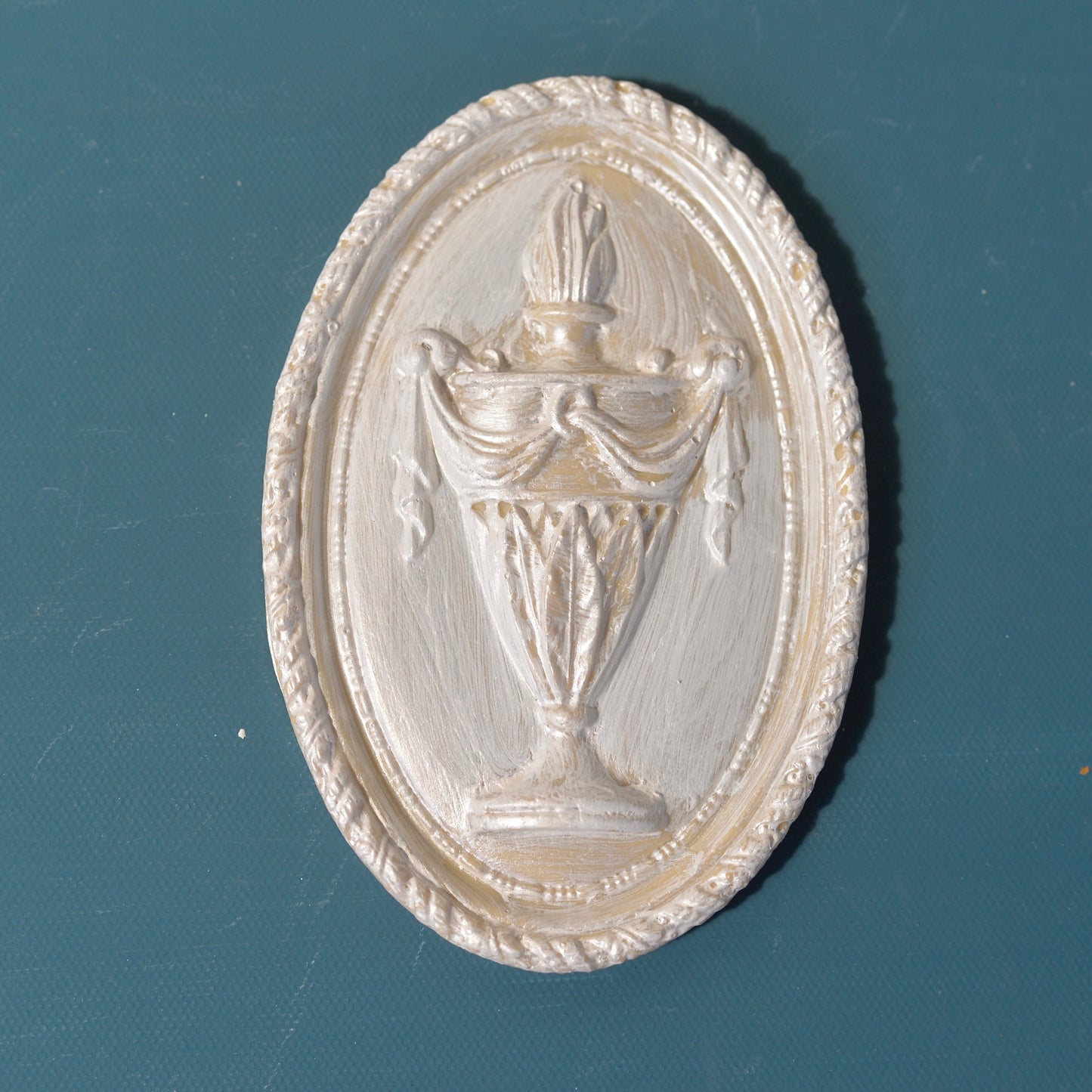 R6 - Roman Urn