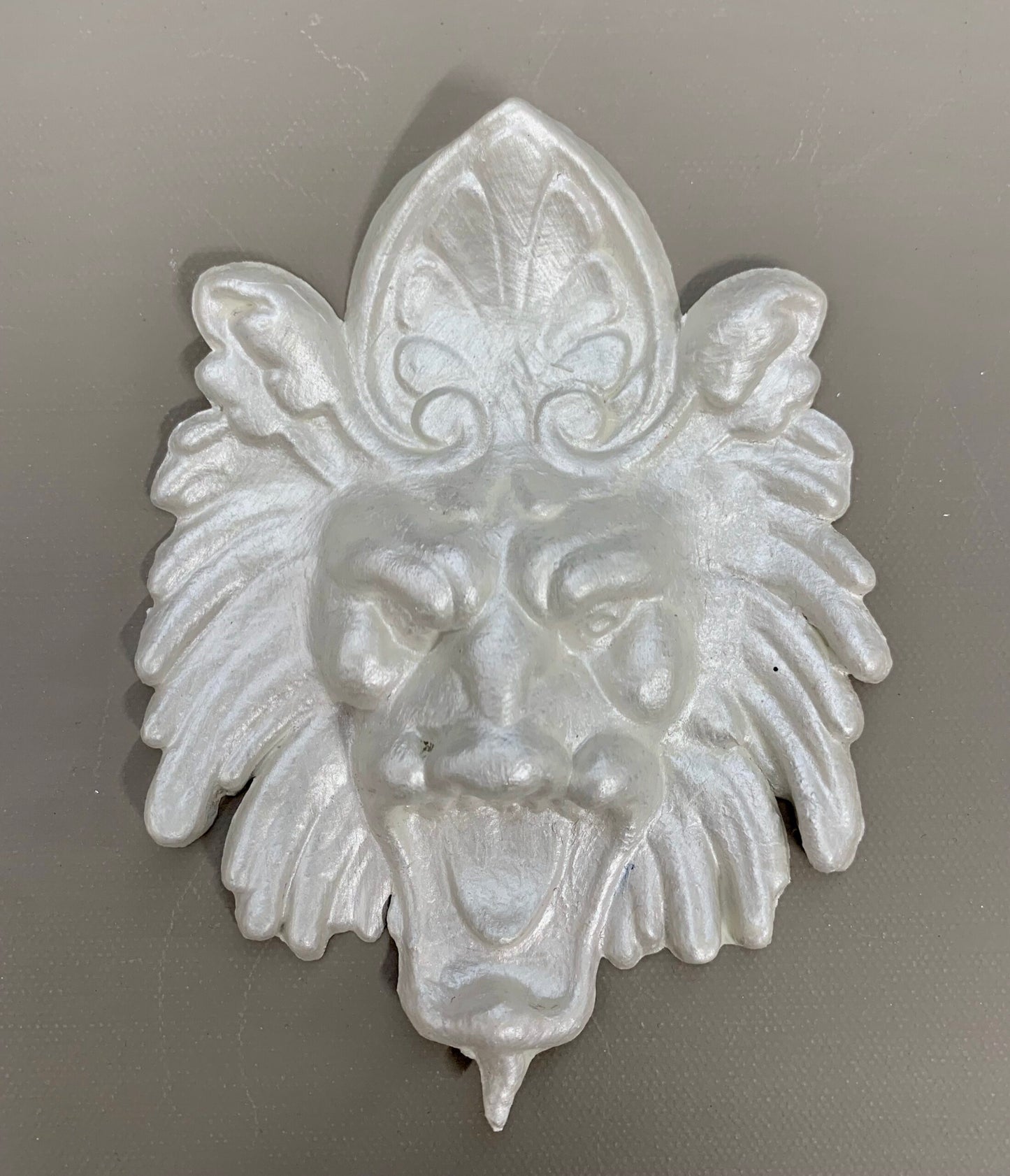 R149 - Lion Face