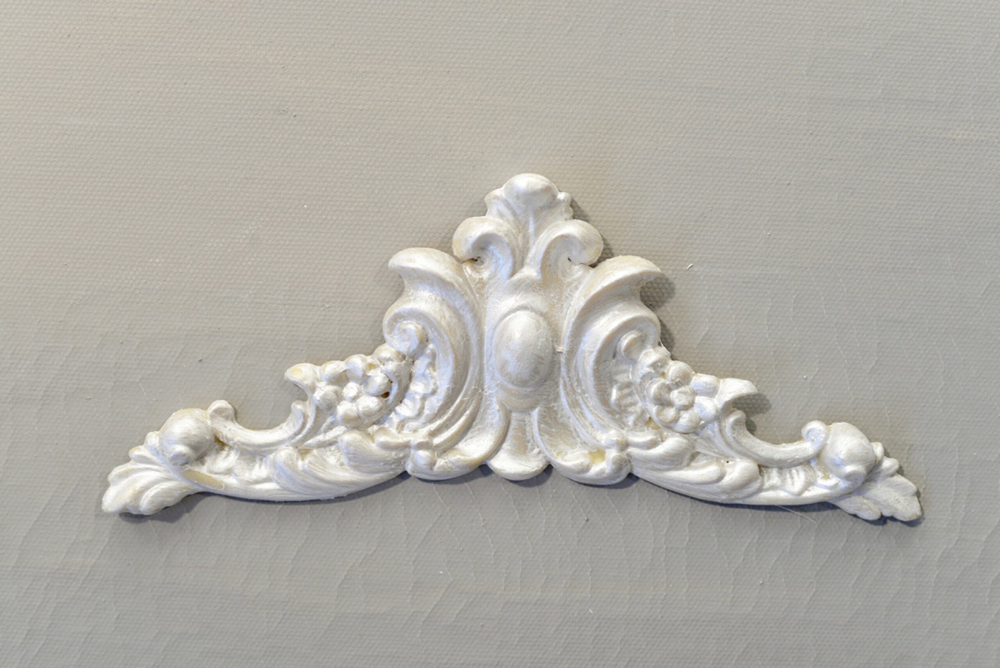 P8 - Flower and Leaf Pediment