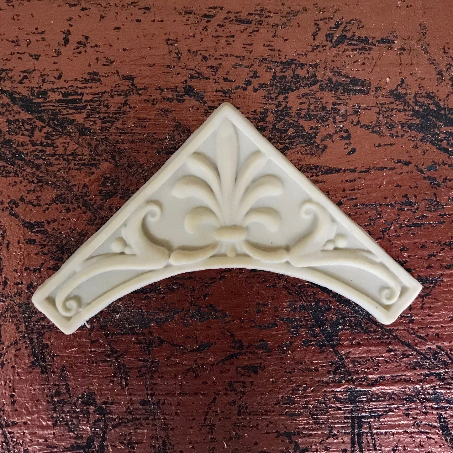 C7 - Fleur de Lis Corner