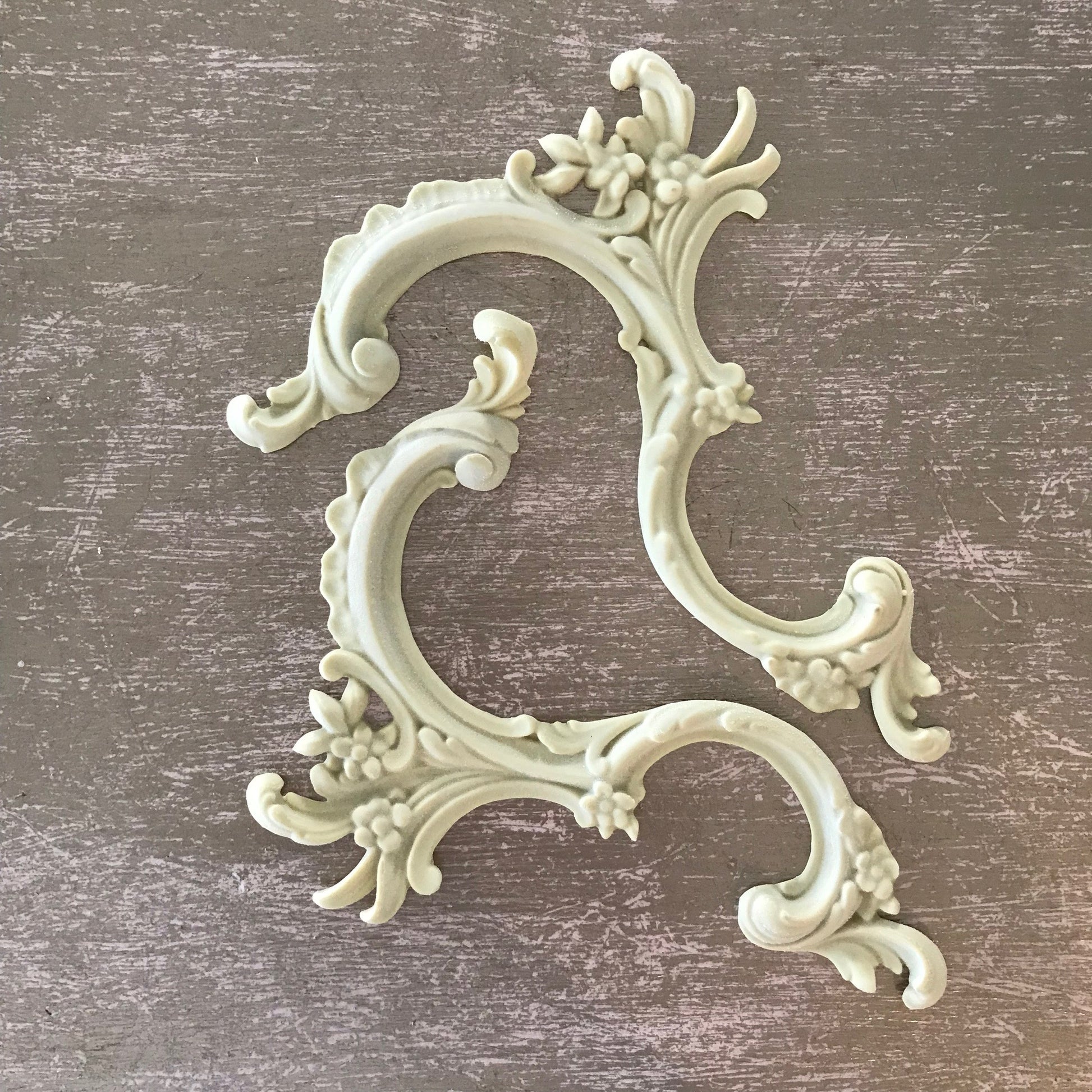 SC48 - Large Ornate Rococo Style Scrolls